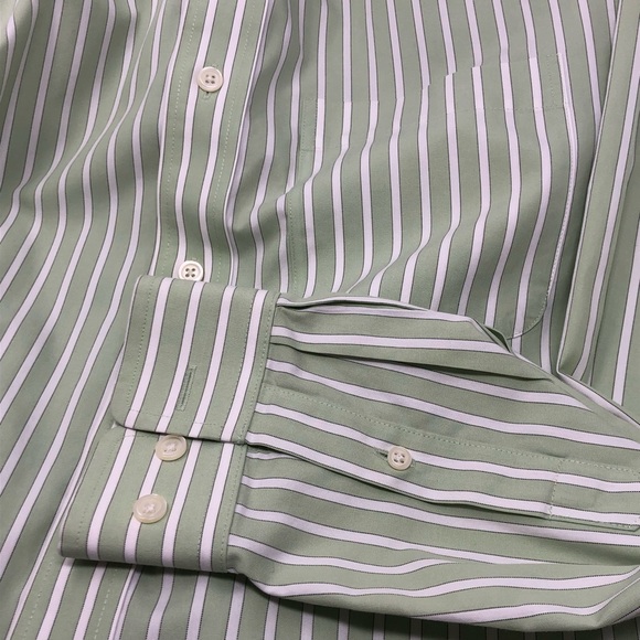 Eddie Bauer Wrinkle-Free Relaxed Dress Shirt (A) - Picture 6 of 6